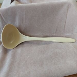 Vintage Hutzler Melamine Beige Ladle -No.525 Made In Thailand  11" Long